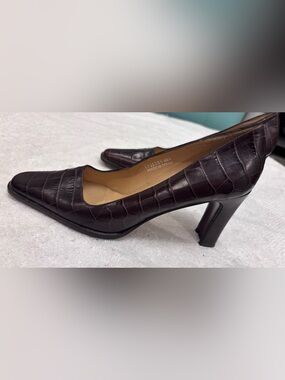 Brand New Leather Heels By Ralph Lauren - Size 6.5B - heel 3 inches - Box 16